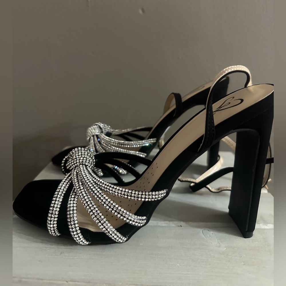WINDSOR STRAPPY HEELS - Picture 4 of 7